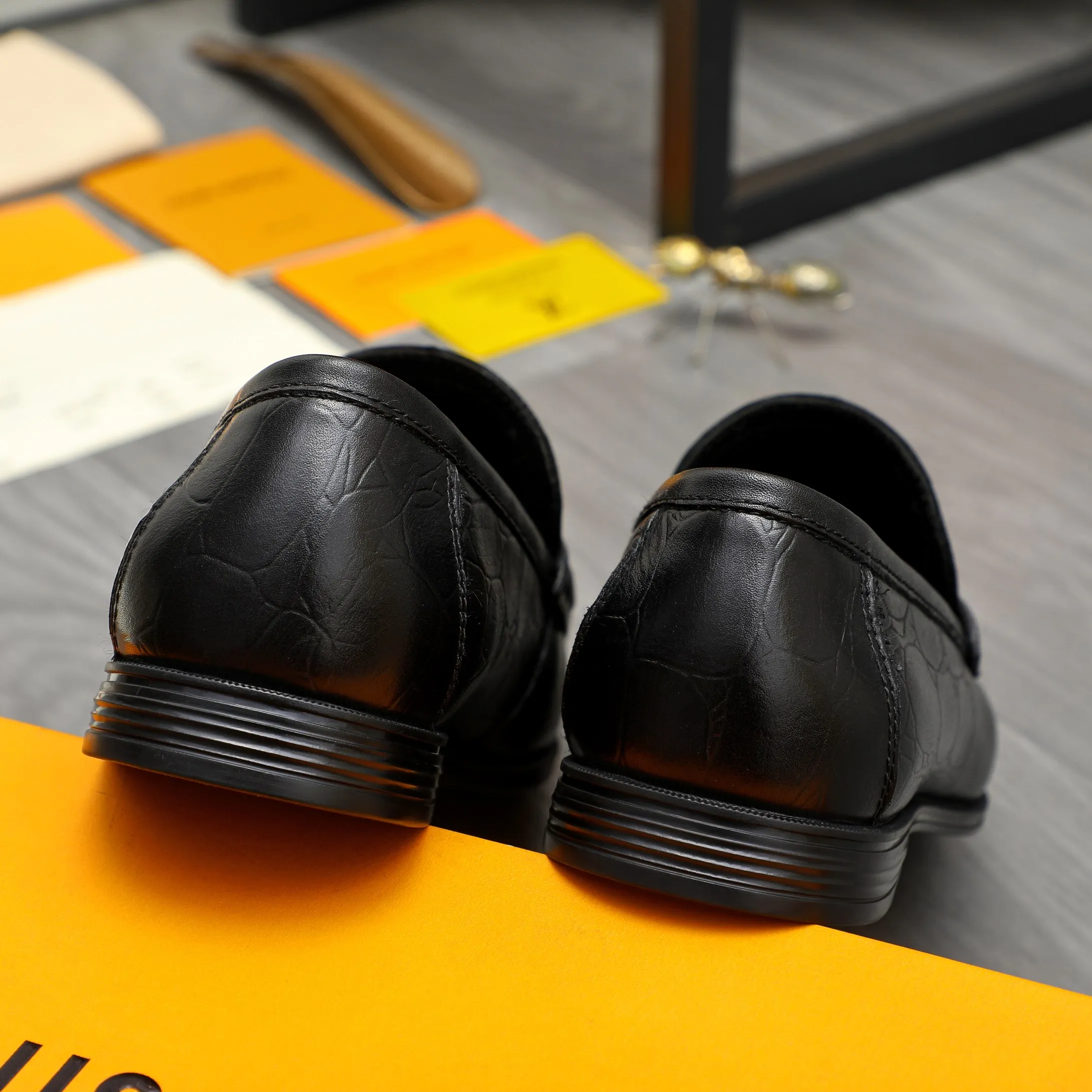Men's shoes 💰p442 Product trademark: LV (Louis Vuitton) business casual slip-on leather shoes. Regular size: 38-46 (45.46 custom-made, non-returnable) Product materials: Selected high-quality stone grain cowhide upper, cowhide lining, rubber outsole